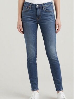 Classic Levi's Women's Blue Jeans Slim Fit Size 27